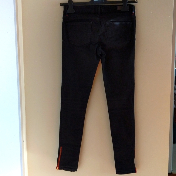 Etienne Marcel Signature Skinny With Red Zipper Details - Picture 10 of 15